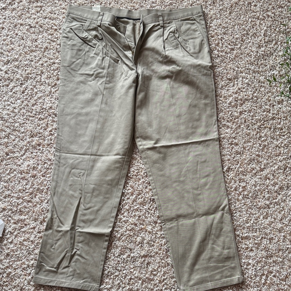 Dockers Men's Khaki Chinos